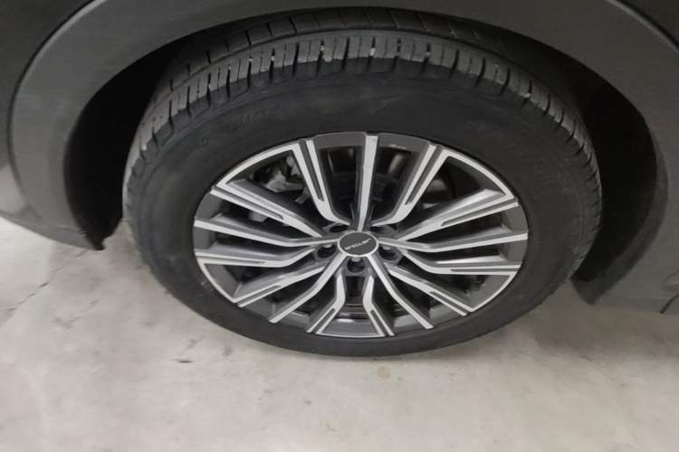 Used JETOUR X70 PLUS 2023 1.5T DCT Brave PLUS 5-Seater Exterior 4