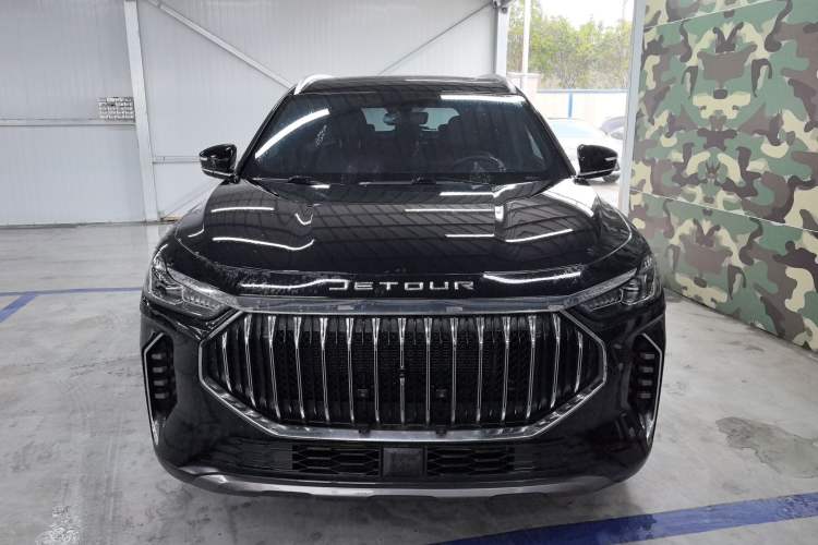 Used JETOUR X70 PLUS 2023 1.5T DCT Brave PLUS 5-Seater Front