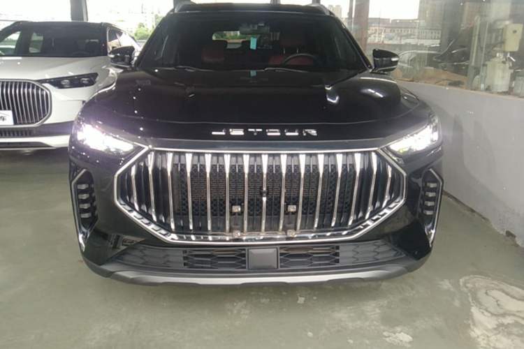 Used JETOUR X70 PLUS 2023 1.5T DCT Brave PLUS 7-Seater Front