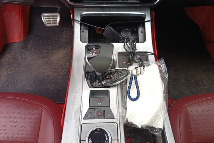 Used JETOUR X70 PLUS 2023 1.5T DCT Brave PLUS 7-Seater Gear Lever