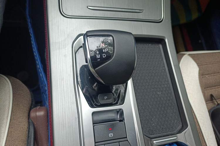 Used JETOUR X70 PLUS 2023 1.5T DCT Ziqiang PRO+ 7-Seater Gear Lever