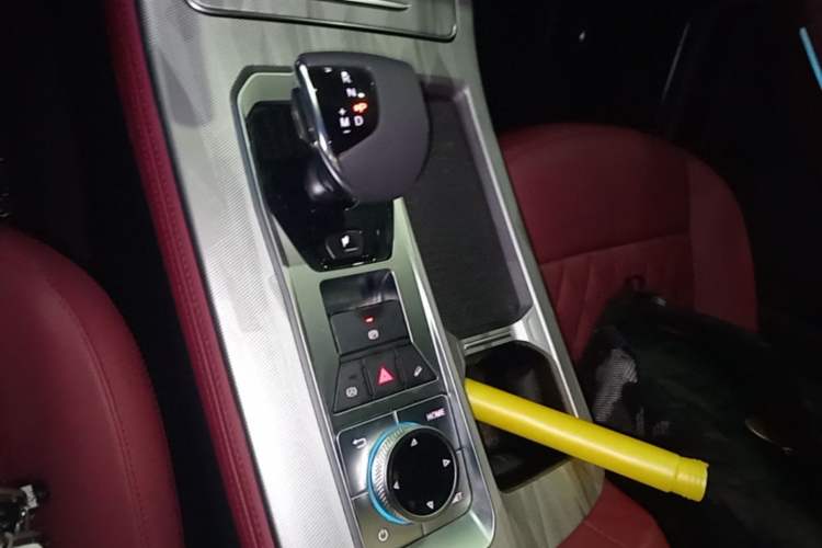 Used JETOUR X70 PLUS 2023 1.5T DCT Brave PLUS 5-Seater Gear Lever