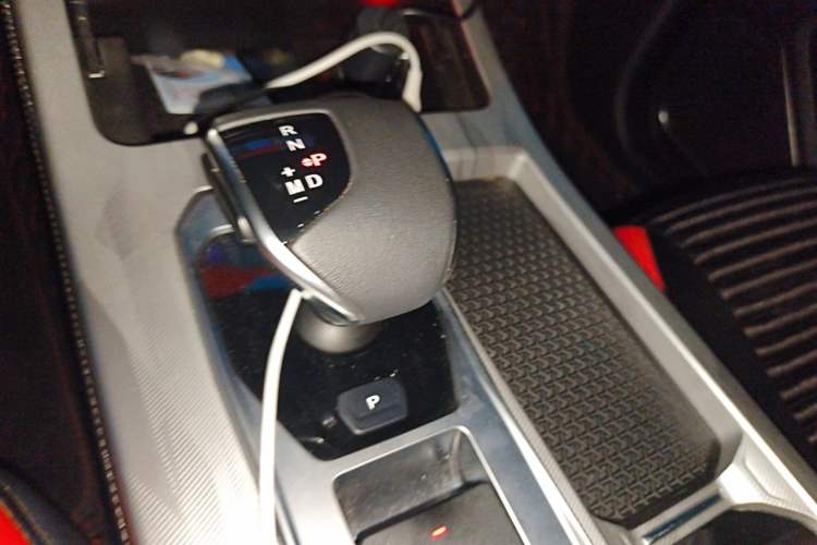 Used JETOUR X70 PLUS 2023 1.5T DCT Brave PLUS 5-Seater Gear Lever