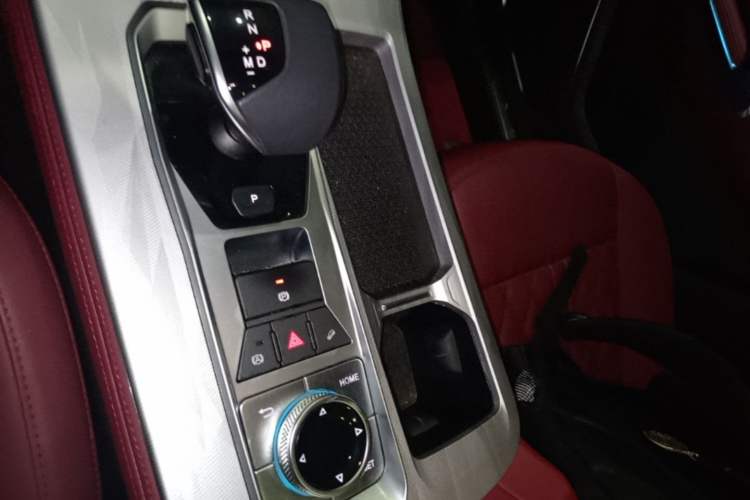 Used JETOUR X70 PLUS 2023 1.5T DCT Brave PLUS 5-Seater Gear Lever