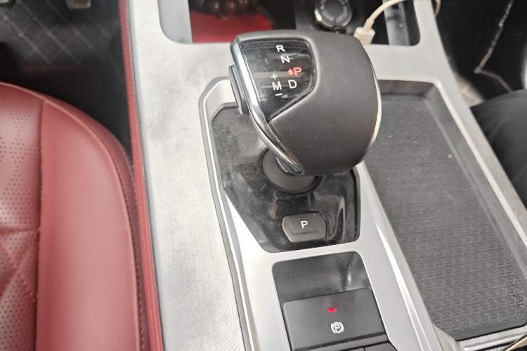 Used JETOUR X70 PLUS 2023 1.5T DCT Brave PLUS 7-Seater Gear Lever