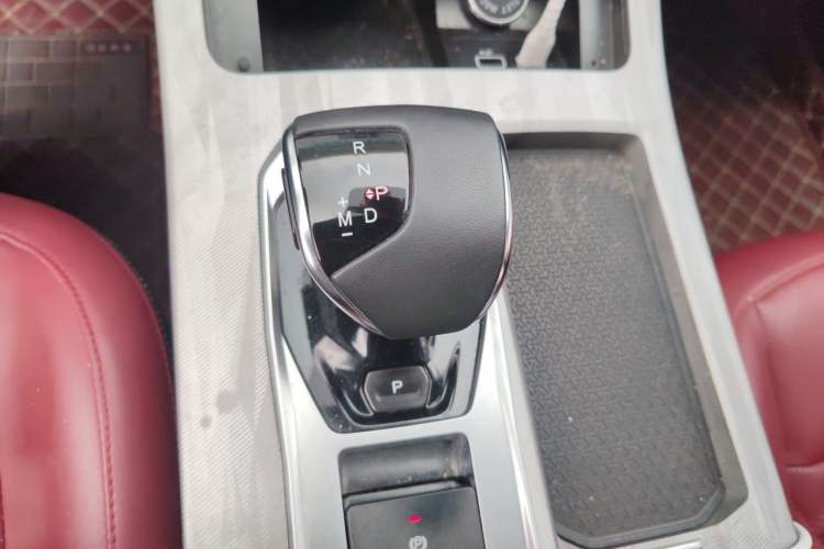 Used JETOUR X70 PLUS 2023 1.5T DCT Brave PLUS 5-Seater Gear Lever