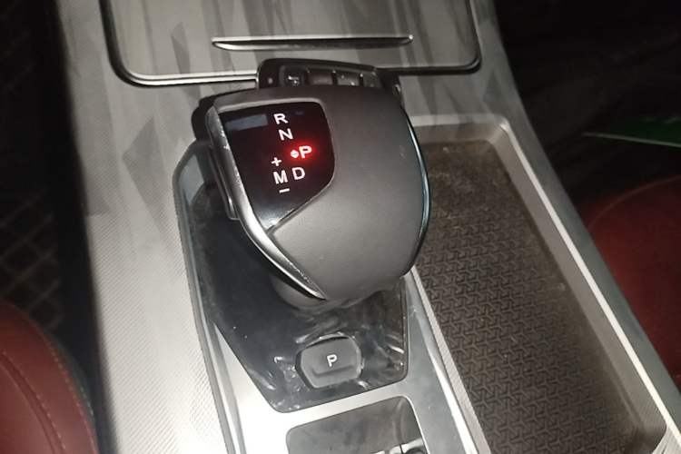Used JETOUR X70 PLUS 2023 1.5T DCT Brave PLUS 5-Seater Gear Lever