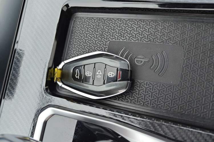 Used JETOUR X70 PLUS 2023 1.6T DCT Stronger PRO+ 5-Seater Interior 1
