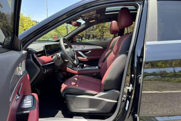 Used JETOUR X70 PLUS 2023 1.6T DCT Stronger PRO 5-Seater Interior 2