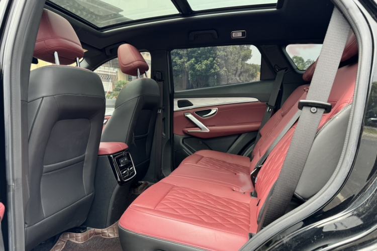 Used JETOUR X70 PLUS 2023 1.6T DCT Stronger 5-Seater Interior 2