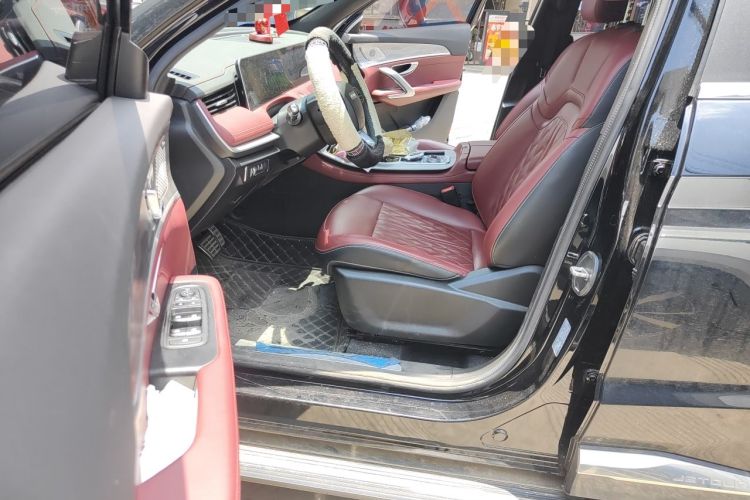 Used JETOUR X70 PLUS 2023 1.5T DCT Brave PLUS 7-Seater Interior 3