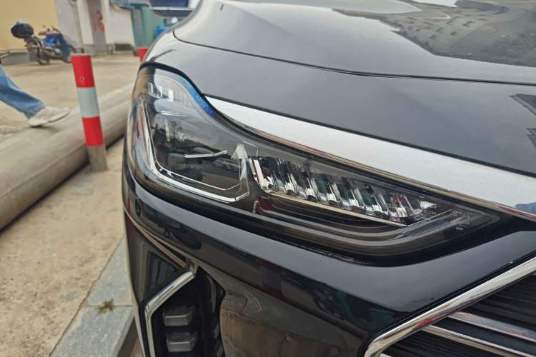 Used JETOUR X70 PLUS 2023 1.5T Manual Self-Reliant 5-Seater Right Front Headlight