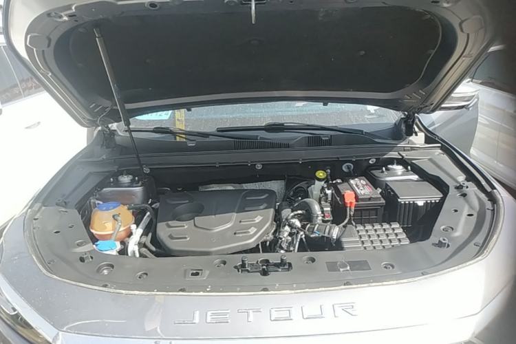 Used JETOUR X70 PLUS 2023 1.5T DCT Brave PLUS 5-Seater Engine Bay