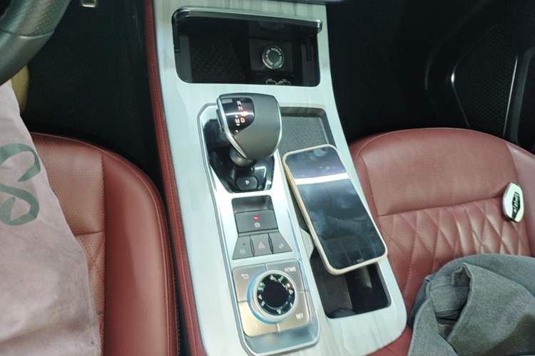 Used JETOUR X70 PLUS 2023 1.6T DCT Stronger 5-Seater Gear Lever