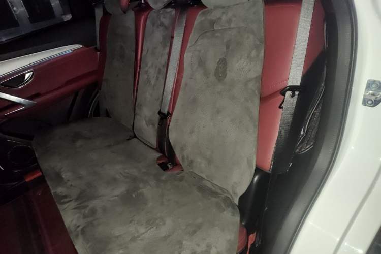 Used JETOUR X70 PLUS 2023 1.5T DCT Brave PLUS 7-Seater Interior 4