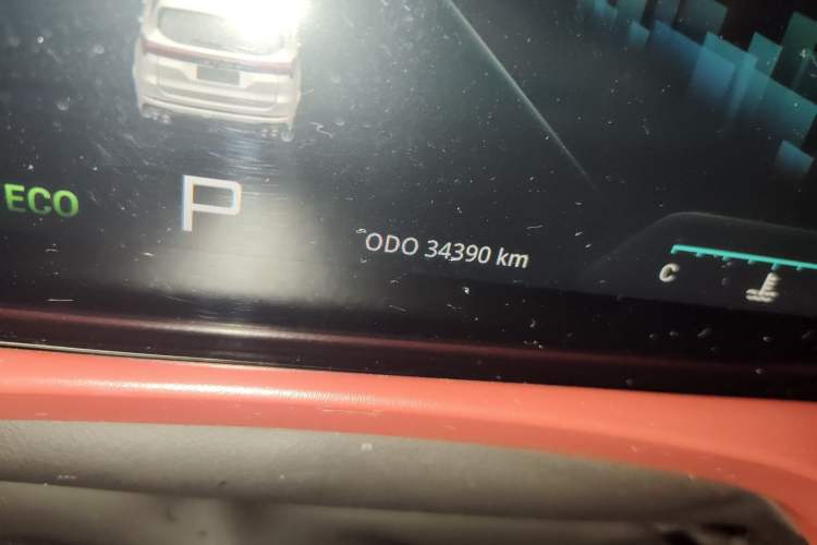 Used JETOUR X70 PLUS 2023 1.5T DCT Brave PLUS 7-Seater Odometer Close Up