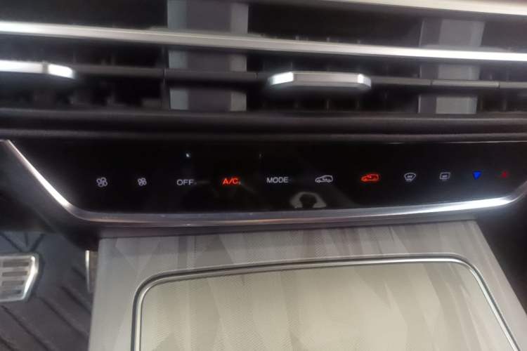 Used JETOUR X70 PLUS 2023 1.5T DCT Brave PLUS 7-Seater Audio And AC Panel