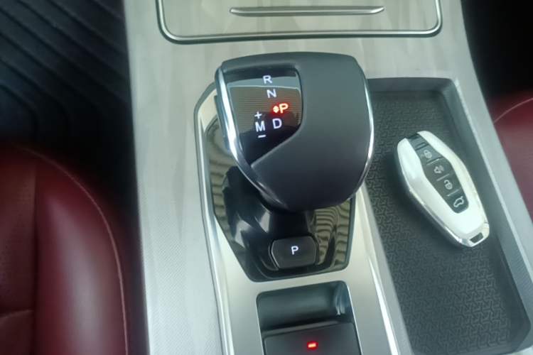 Used JETOUR X70 PLUS 2023 1.5T DCT Brave PLUS 7-Seater Gear Lever