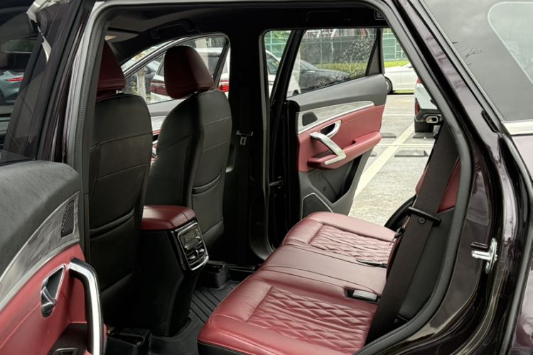Used JETOUR X70 PLUS 2023 1.5T DCT Brave PLUS 7-Seater Interior 2