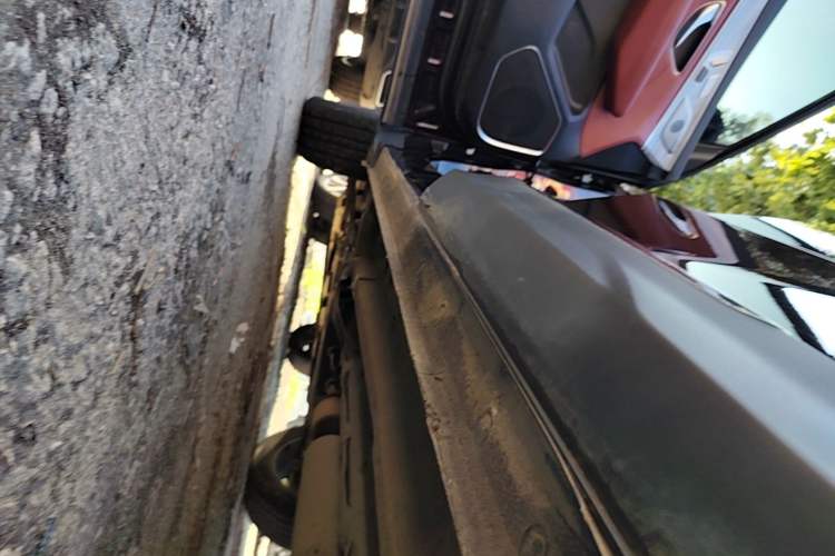 Used JETOUR X70 PLUS 2023 1.5T DCT Brave PLUS 5-Seater Left Side Sill