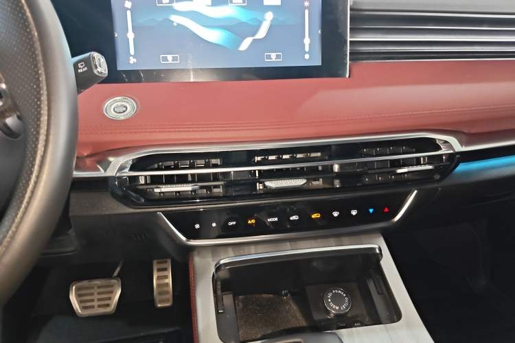 Used JETOUR X70 PLUS 2023 1.5T DCT Brave PLUS 7-Seater Audio And AC Panel