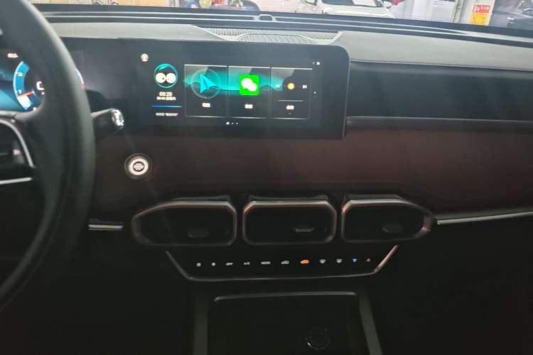 Used JETOUR X70 PLUS 2023 1.5T DCT Ziqiang PRO 5-Seater Audio And AC Panel