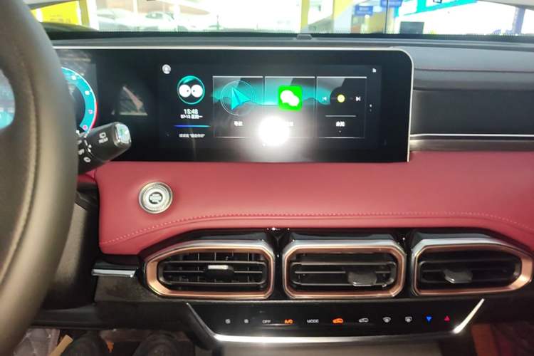 Used JETOUR X70 PLUS 2023 1.5T Manual Self-Reliant 5-Seater Audio And AC Panel