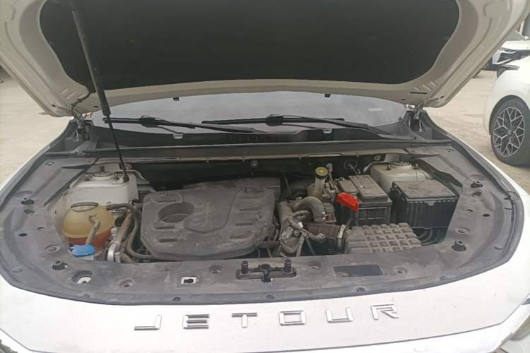 Used JETOUR X70 PLUS 2023 1.5T DCT Brave PLUS 7-Seater Engine Bay
