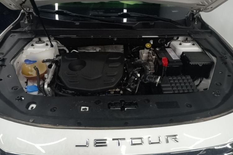 Used JETOUR X70 PLUS 2023 1.5T DCT Brave PLUS 5-Seater Engine Bay