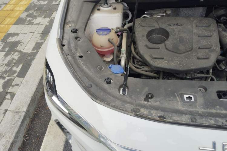 Used JETOUR X70 PLUS 2023 1.5T Manual Self-Reliant 5-Seater Engine Bay Right
