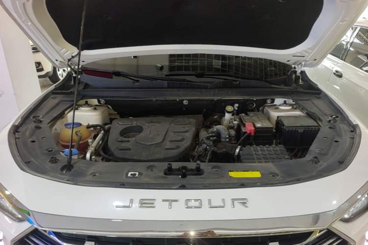 Used JETOUR X70 PLUS 2023 1.5T Manual Self-Reliant 5-Seater Engine Bay