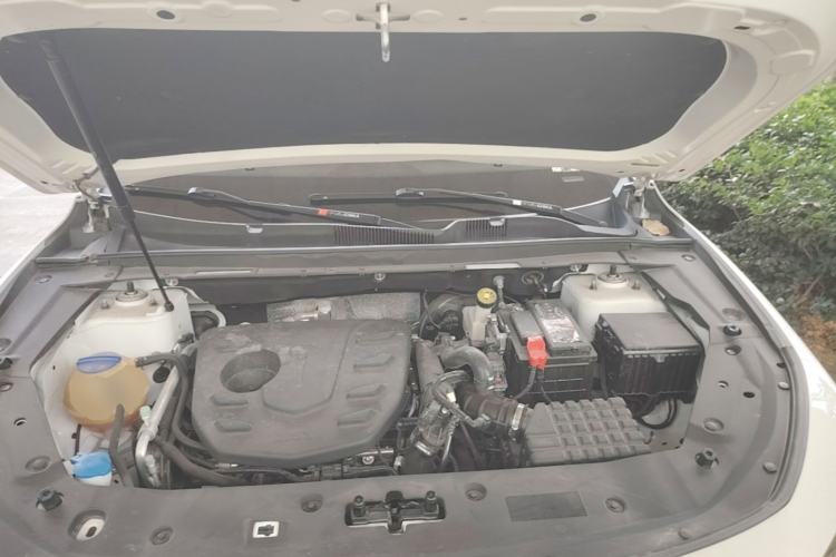 Used JETOUR X70 PLUS 2023 1.5T DCT Brave PLUS 5-Seater Engine Bay