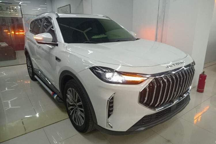 Used JETOUR X70 PLUS 2023 1.5T DCT Brave PLUS 5-Seater Front Right 45 Deg