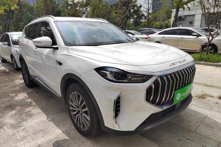 Used JETOUR X70 PLUS 2023 1.5T DCT Brave PLUS 7-Seater Front Right 45 Deg