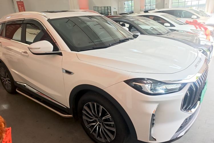Used JETOUR X70 PLUS 2023 1.6T DCT Stronger 7-Seater Front Right 45 Deg