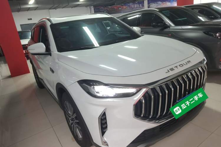 Used JETOUR X70 PLUS 2023 1.5T DCT Brave PLUS 5-Seater Front Right 45 Deg