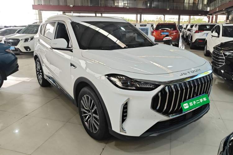 Used JETOUR X70 PLUS 2023 1.5T DCT Brave PLUS 7-Seater Front Right 45 Deg