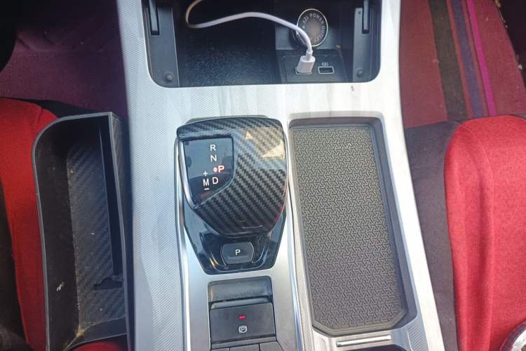 Used JETOUR X70 PLUS 2023 1.6T DCT Stronger 5-Seater Gear Lever