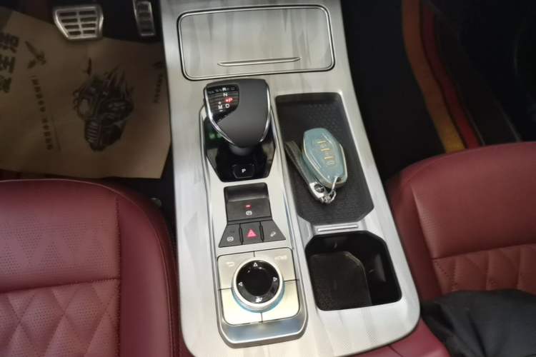 Used JETOUR X70 PLUS 2023 1.5T DCT Brave PLUS 5-Seater Gear Lever