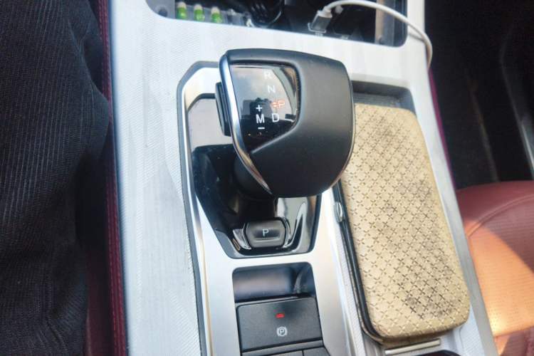 Used JETOUR X70 PLUS 2023 1.5T DCT Brave PLUS 7-Seater Gear Lever