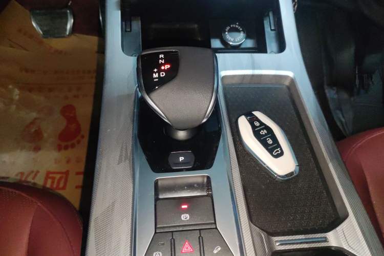 Used JETOUR X70 PLUS 2023 1.5T DCT Brave PLUS 7-Seater Gear Lever