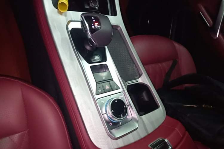 Used JETOUR X70 PLUS 2023 1.5T DCT Brave PLUS 5-Seater Gear Lever