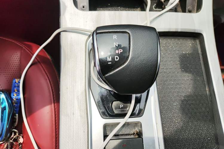 Used JETOUR X70 PLUS 2023 1.5T DCT Brave PLUS 7-Seater Gear Lever