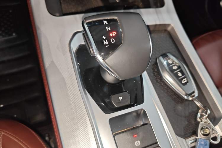 Used JETOUR X70 PLUS 2023 1.5T DCT Brave PLUS 7-Seater Gear Lever