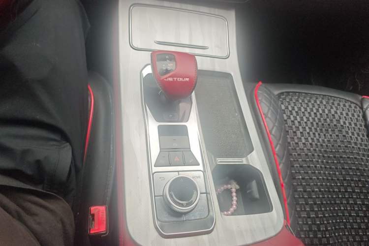 Used JETOUR X70 PLUS 2023 1.5T DCT Brave PLUS 7-Seater Gear Lever