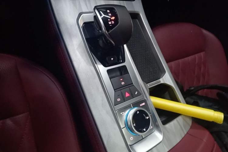 Used JETOUR X70 PLUS 2023 1.5T DCT Brave PLUS 5-Seater Gear Lever