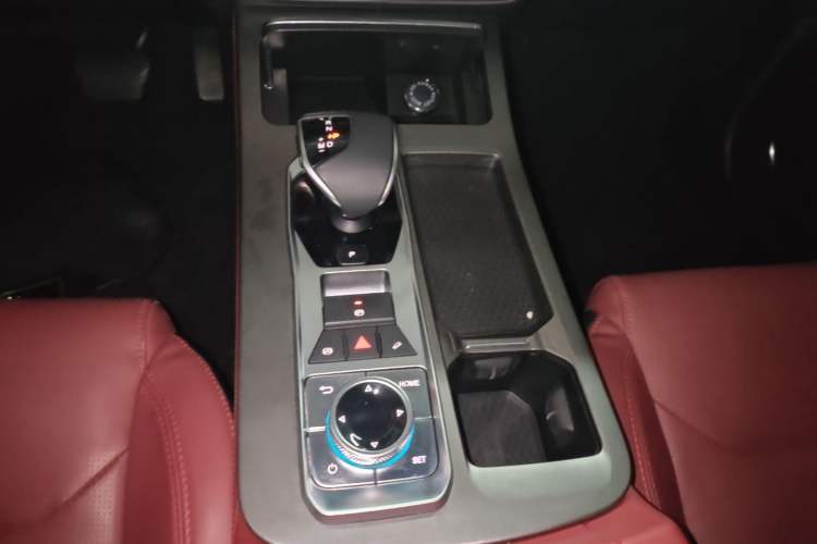 Used JETOUR X70 PLUS 2023 1.5T DCT Ziqiang PRO 5-Seater Gear Lever