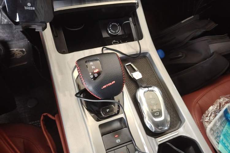 Used JETOUR X70 PLUS 2023 1.5T DCT Brave PLUS 5-Seater Gear Lever