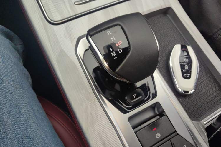 Used JETOUR X70 PLUS 2023 1.6T DCT Stronger 5-Seater Gear Lever