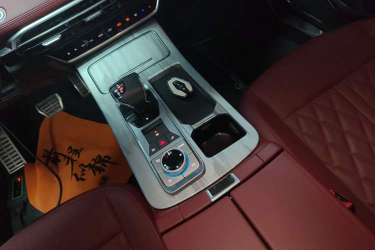 Used JETOUR X70 PLUS 2023 1.5T DCT Brave PLUS 5-Seater Gear Lever